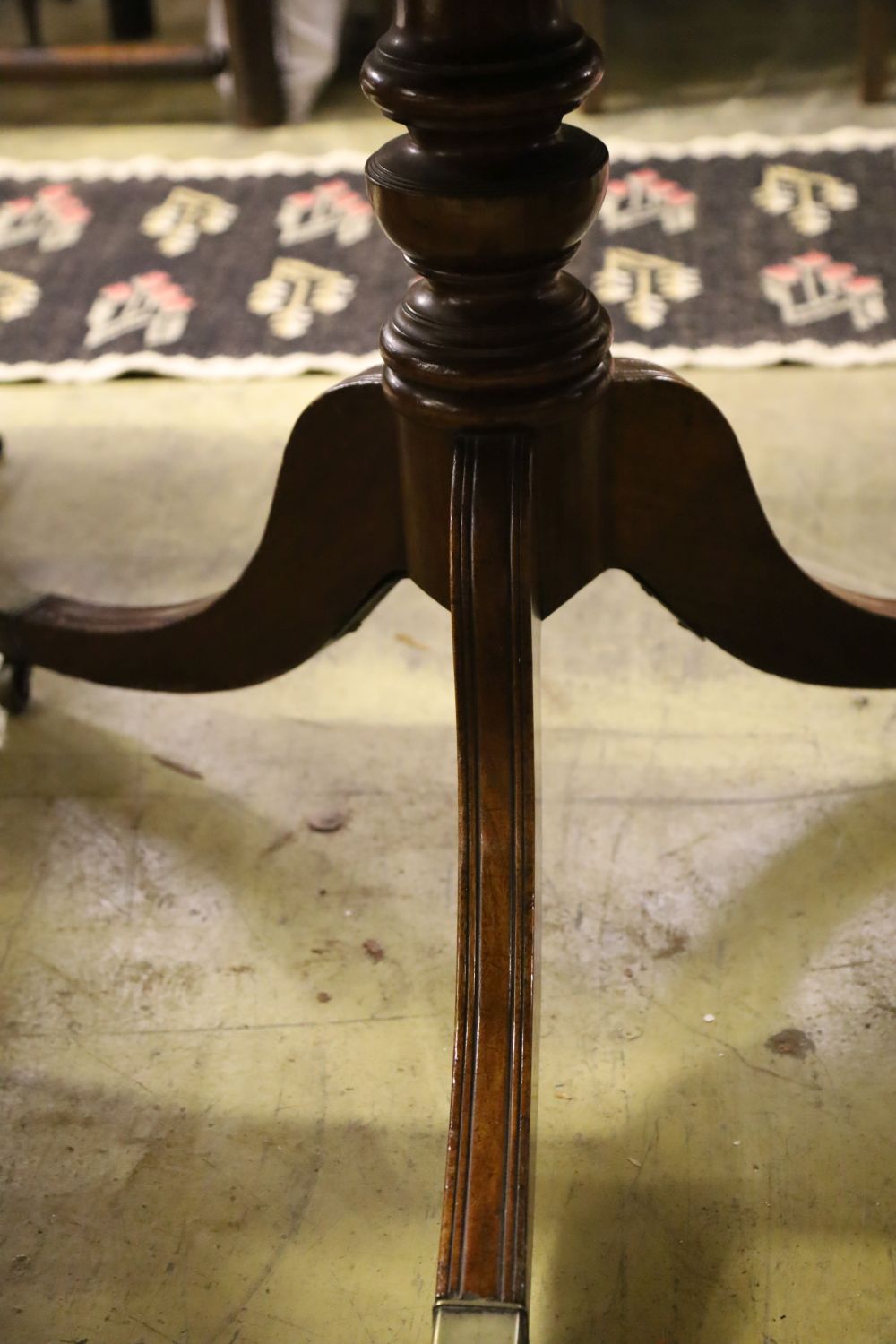 A George III mahogany rectangular breakfast table, width 130cm, depth 92cm, height 72cm